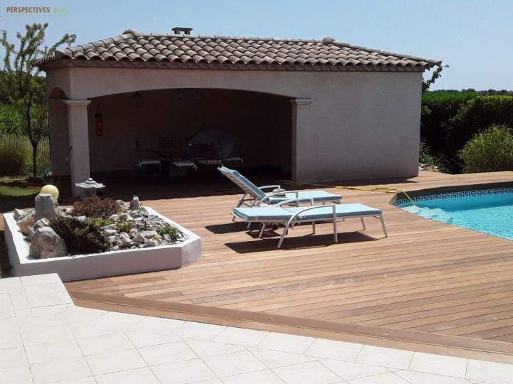 Une structure en bois solide pour profiter de votre piscine